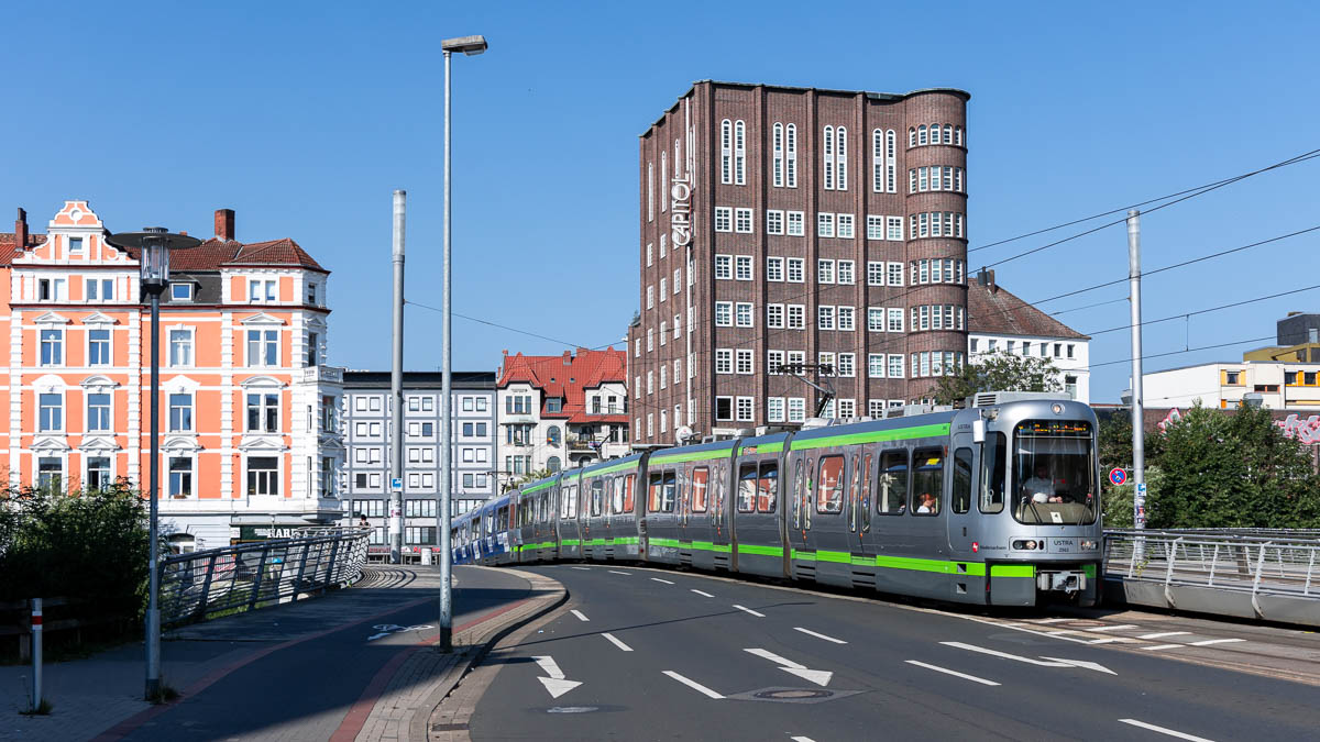 ÜSTRA 2562 (TW2000) Schwarzer Bär, Hannover