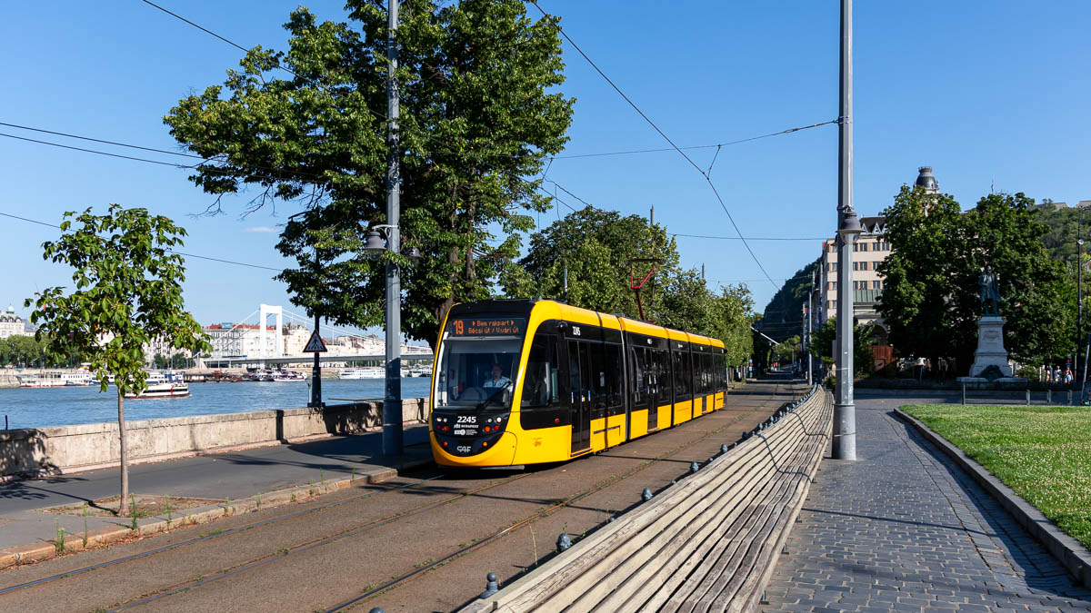 BKV 2245 (Typ Urbos) Várkert Bazár, Budapest