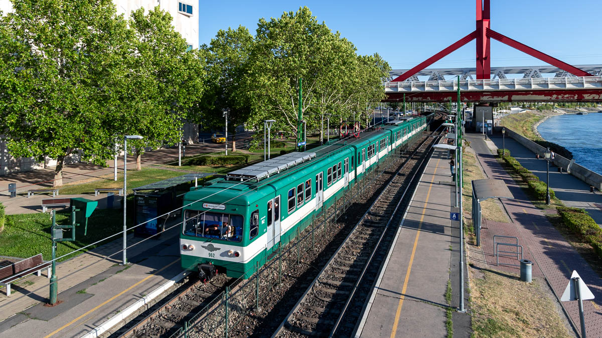 HEV 962 (Typ MXA) Nemzeti Színház, Budapest