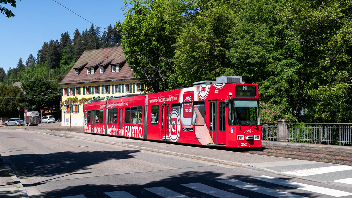 Straßenbahn Freiburg i.Br.: VAG 252 in Freiburg i.Br. , Dorfstraße