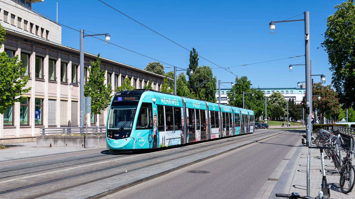 Straßenbahn Freiburg i.Br.: VAG 324 in Freiburg i.Br., Stadttheater