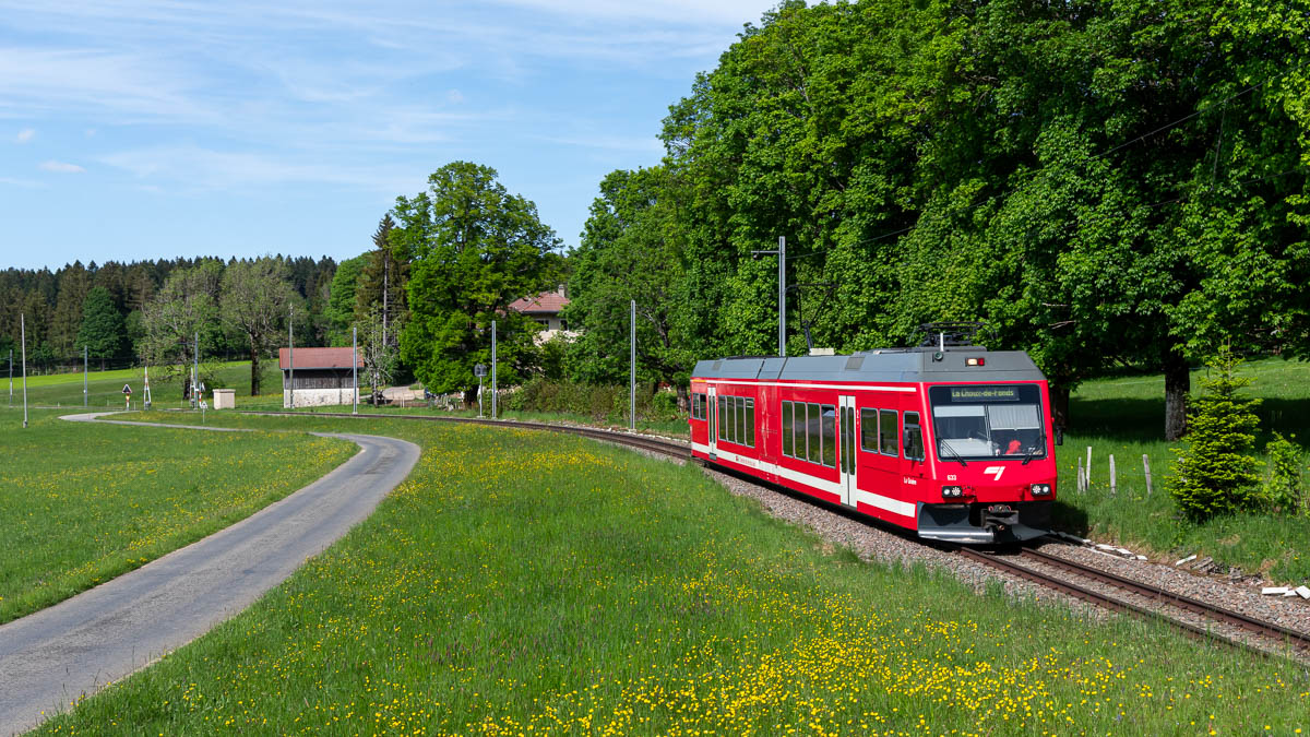 Bahn in der Schweiz - CJ 633 in La Ferrière