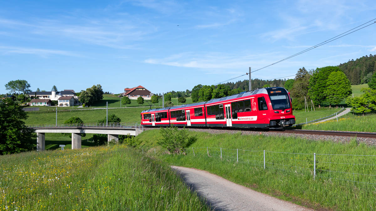 Bahn in der Schweiz - CJ 674 in La Ferrière