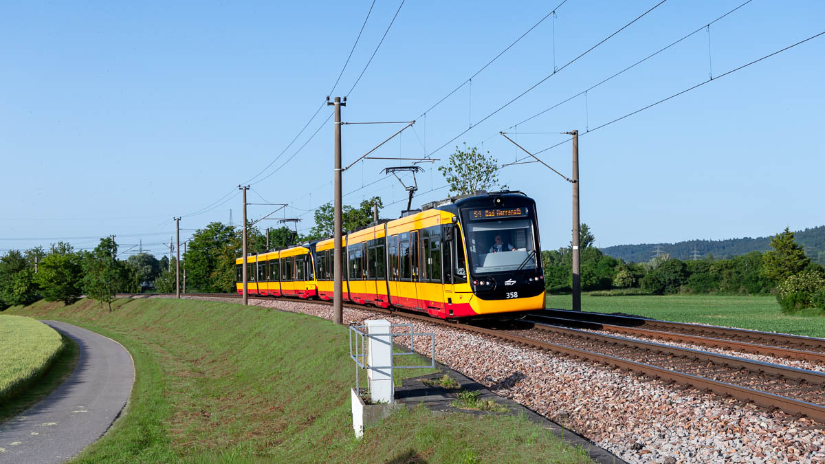 Stadtbahn Karlsruhe: VBK 358 in Ettlingen, Neuwiesenreben