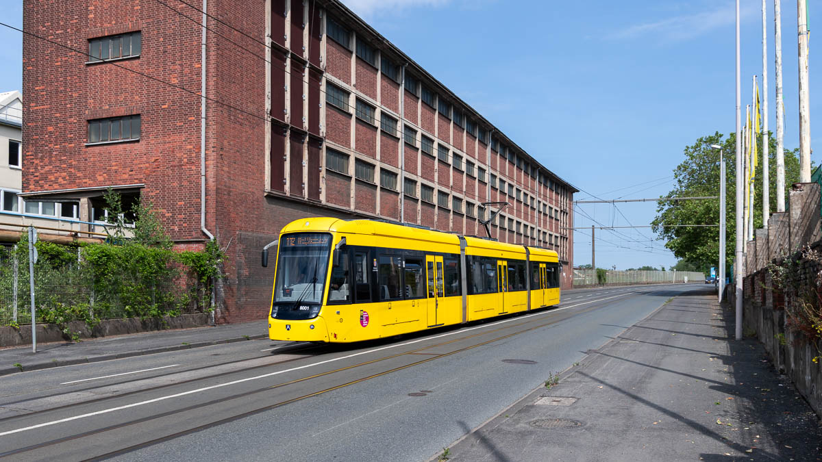Straßenbahn Rhein-Ruhr: Ruhrbahn 8001 in Mülheim a.d.R., Westbahnhof