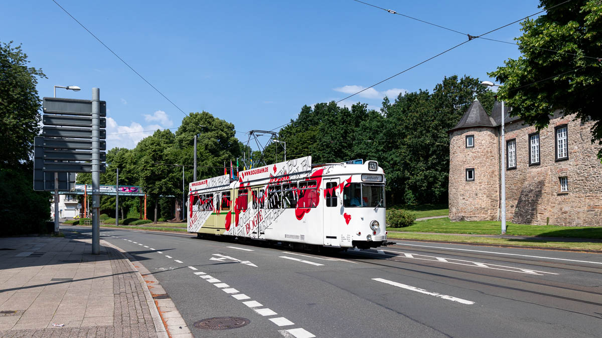 Straßenbahn Rhein-Ruhr: BOGESTRA 88 in Mülheim a.d.R., Schloss Broich