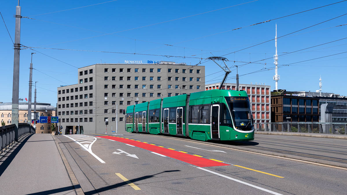 Straßenbahn Basel: BVB 6017 in Basel, Münchensteinerbrücke