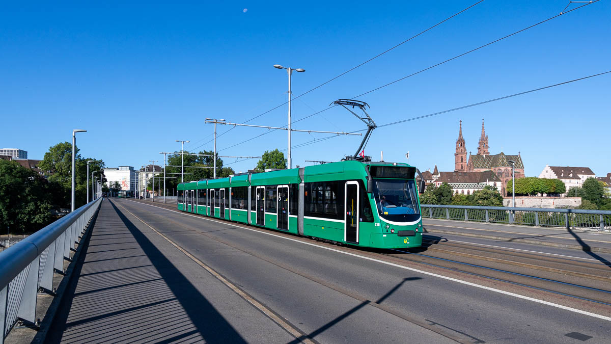 Straßenbahn Basel: BVB 316 in Basel, Wettsteinbrücke