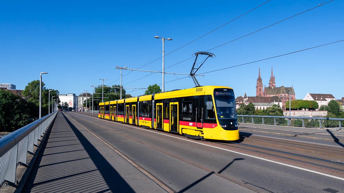 Straßenbahn Basel: BLT 4225 in Basel, Wettsteinbrücke