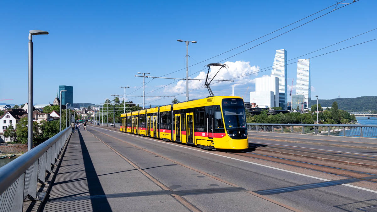Straßenbahn Basel: BLT 4225 in Basel, Wettsteinbrücke