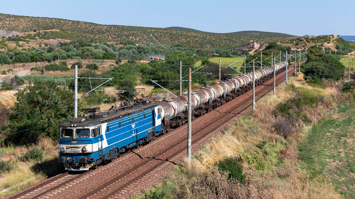 Bahn in Bulgarien: BDZ 46 013 in Kamenni Karieri